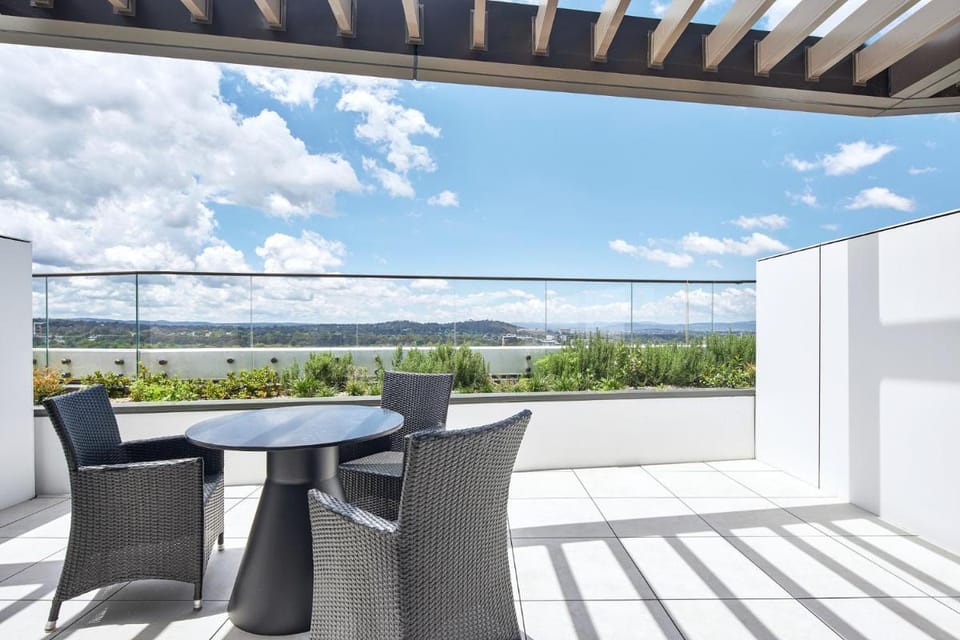 Meriton Suites Canberra Apartment hotel in Canberra