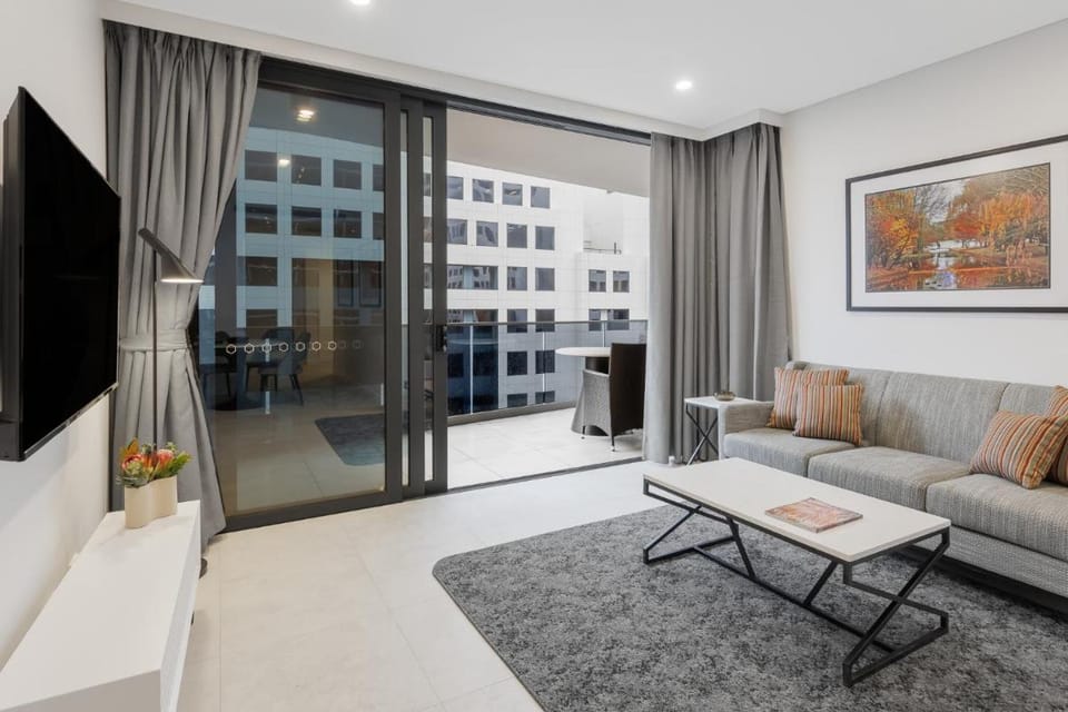 Meriton Suites Canberra Apartment hotel in Canberra