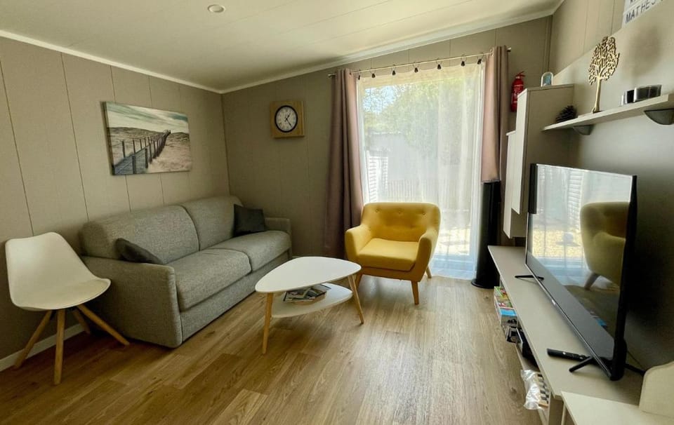 Charming ecolodge with heated pool all year round Bed and Breakfast in Les Mathes