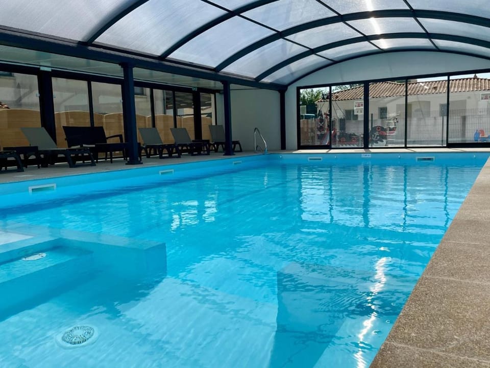 Charming ecolodge with heated pool all year round Bed and Breakfast in Les Mathes