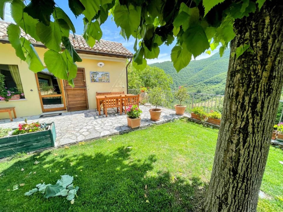 Serene Tuscan Retreat with Breathtaking Views Vacation rental in Umbria