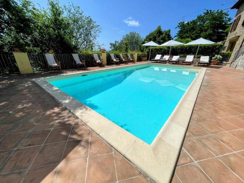 Vicolo - sleeps 5 with air con, wifi, balcony for dining and pool Vacation rental in Umbria