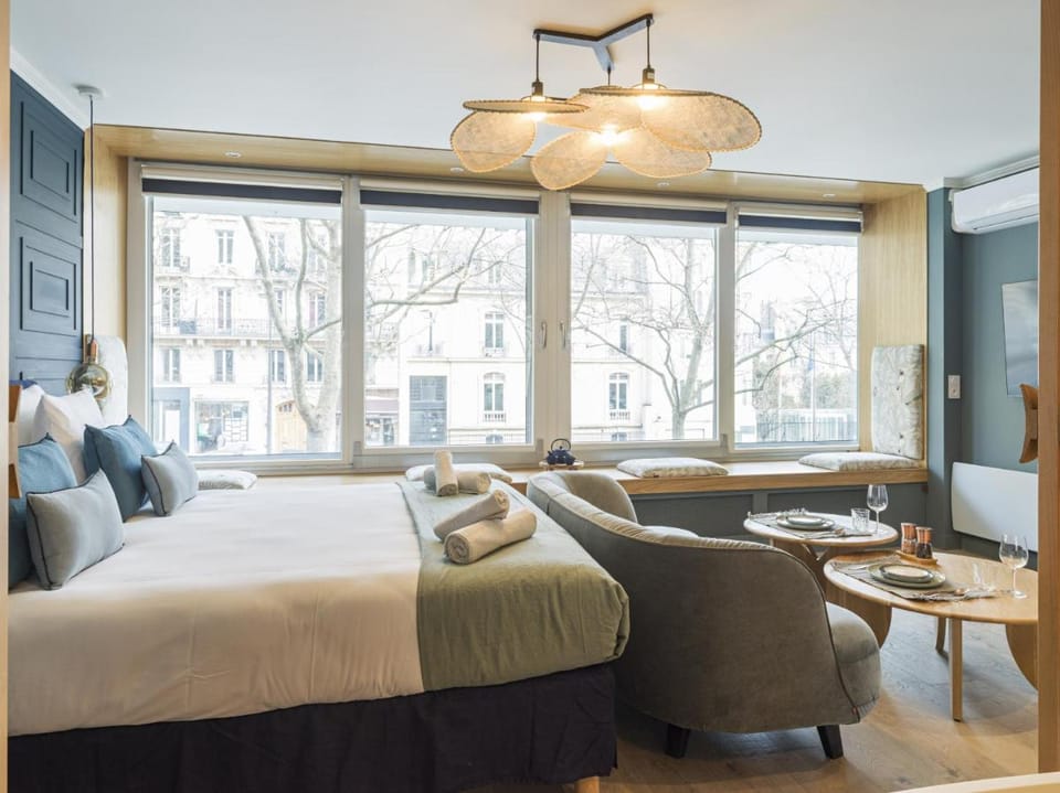 The Blue Alma Eiffel Tower Apartment in Paris