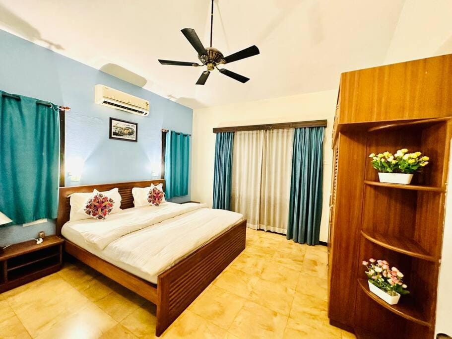 Waterfront Beach Villa In Baga with Private Pool Villa in Baga
