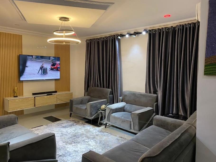 Two bedroom apartment in Magodo GRA Phase 2 Estate Vacation rental in Lagos