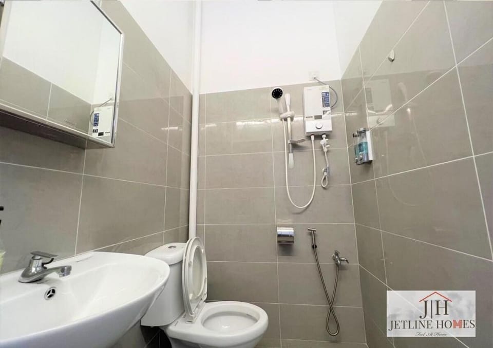 Melaka {Terraced House} / 8Pax/ WIFI/City Vacation rental in Malacca