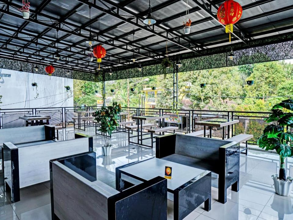 OYO 92152 Hotel The Wong Hotel in Indonesia