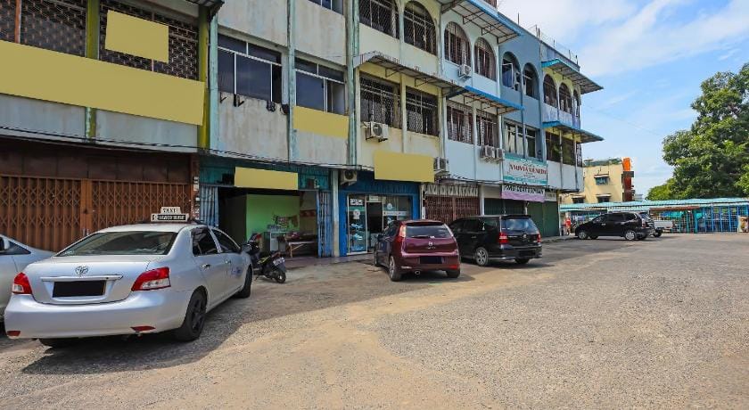 Hotel O Penginapan Pak DheNearMall Nagoya Hill Hotel in Riau Islands, Indonesia