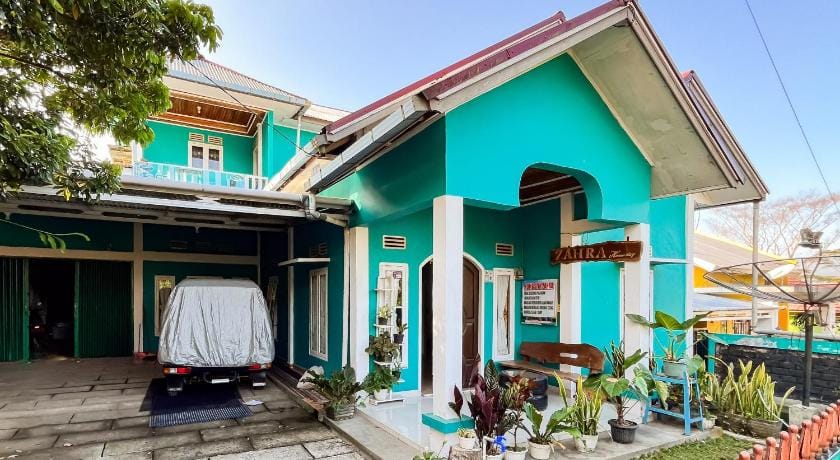 SPOT ON 92169 Homestay Zahra Syariah Hotel in Indonesia