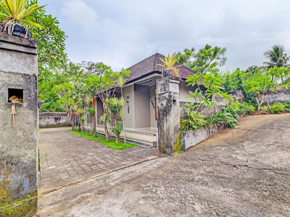 OYO 92203 Tata Guest House Hotel in Blahbatuh