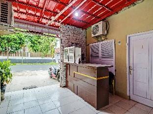 OYO 92206 Maharani Guest House Syariah Hotel in Indonesia