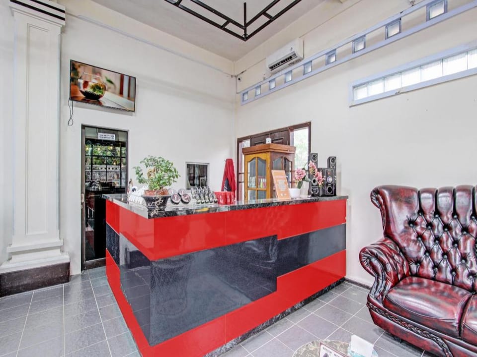 OYO Life 92184 Mr Brown Homestay Hotel in East Java