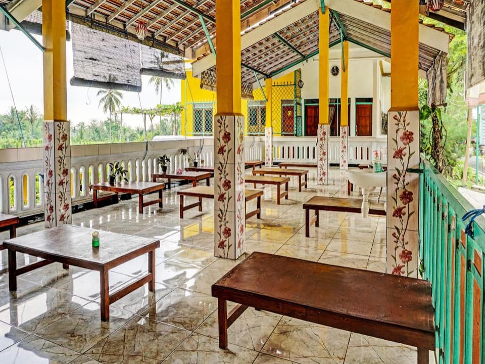 OYO 92215 Ampiran Bromo Syariah Hotel in East Java