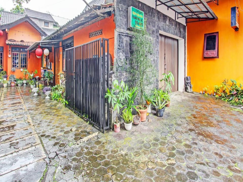 OYO 92198 Kalegan 2 Guesthouse Hotel in Special Region of Yogyakarta