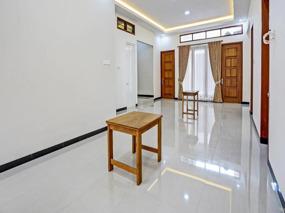 OYO 92209 Kanggo Riko Family Homestay Hotel in East Java