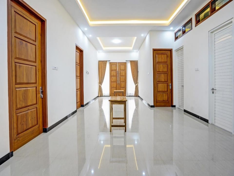 OYO 92209 Kanggo Riko Family Homestay Hotel in East Java