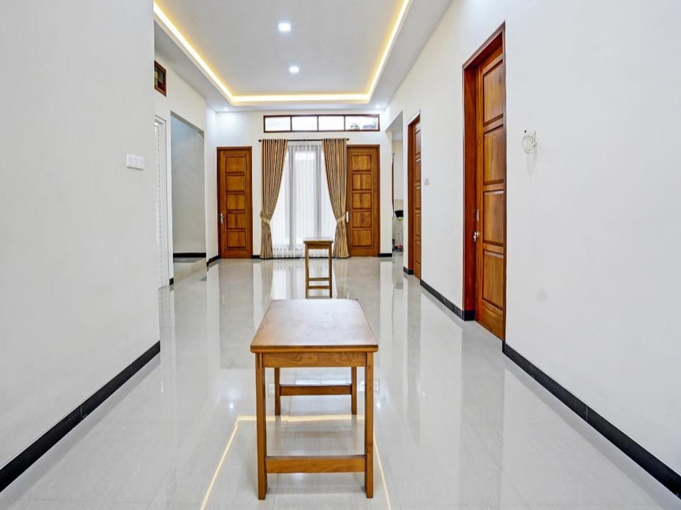 OYO 92209 Kanggo Riko Family Homestay Hotel in East Java