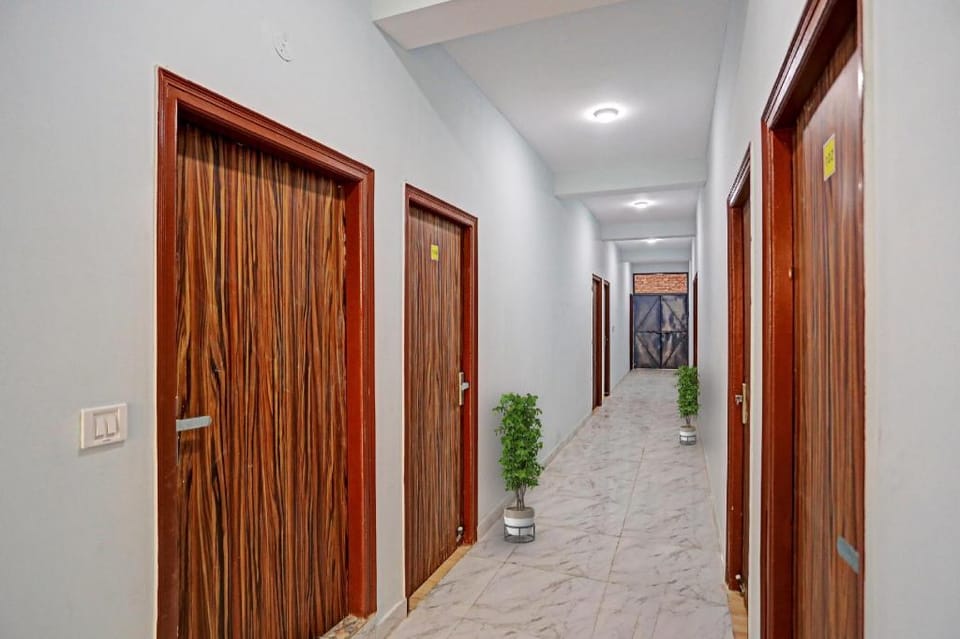 Hotel O by OYO Surya Gold Guest House Hotel in Delhi