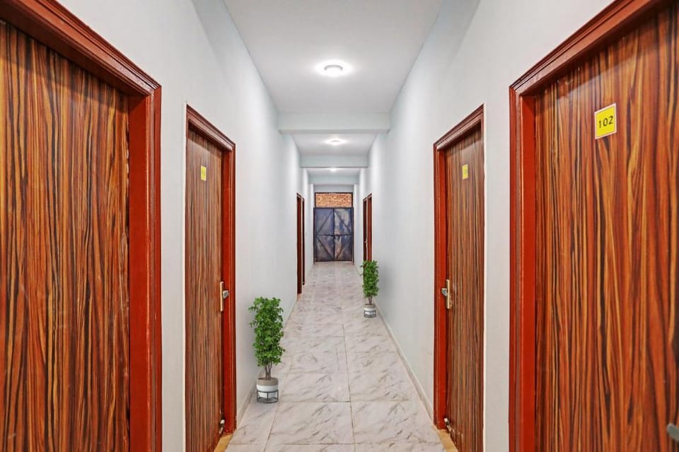 Hotel O by OYO Surya Gold Guest House Hotel in Delhi