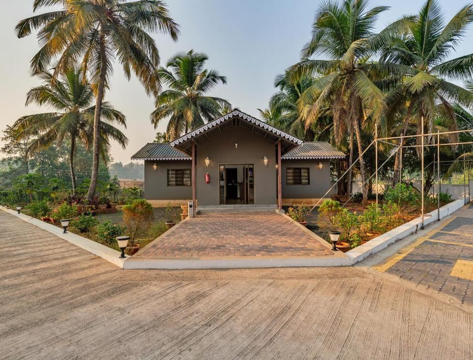 Hotel Aaradhya Adorer Hotel in Maharashtra