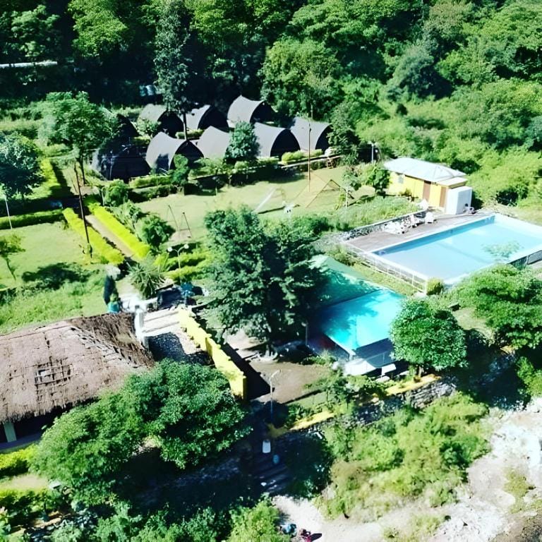 Aita River Resort Hotel in Uttarakhand