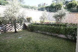 Seeblick 2BB Lockoff Apartment, Pool & Garten Apartment in Lake Garda