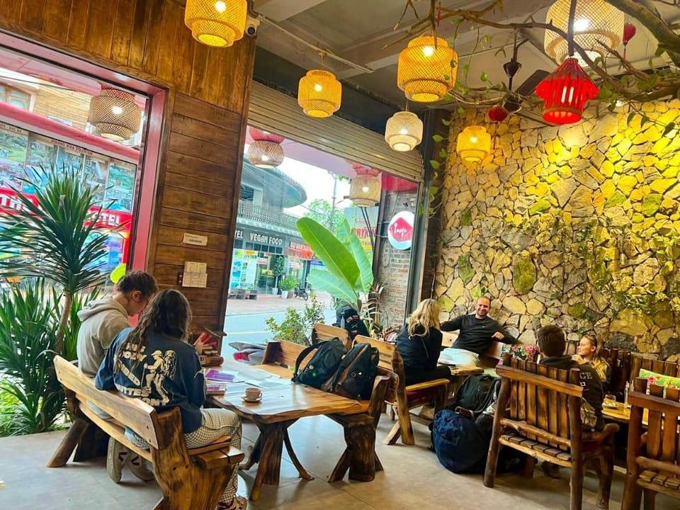 Lapis Restaurant and Hostel Hotel in Laos