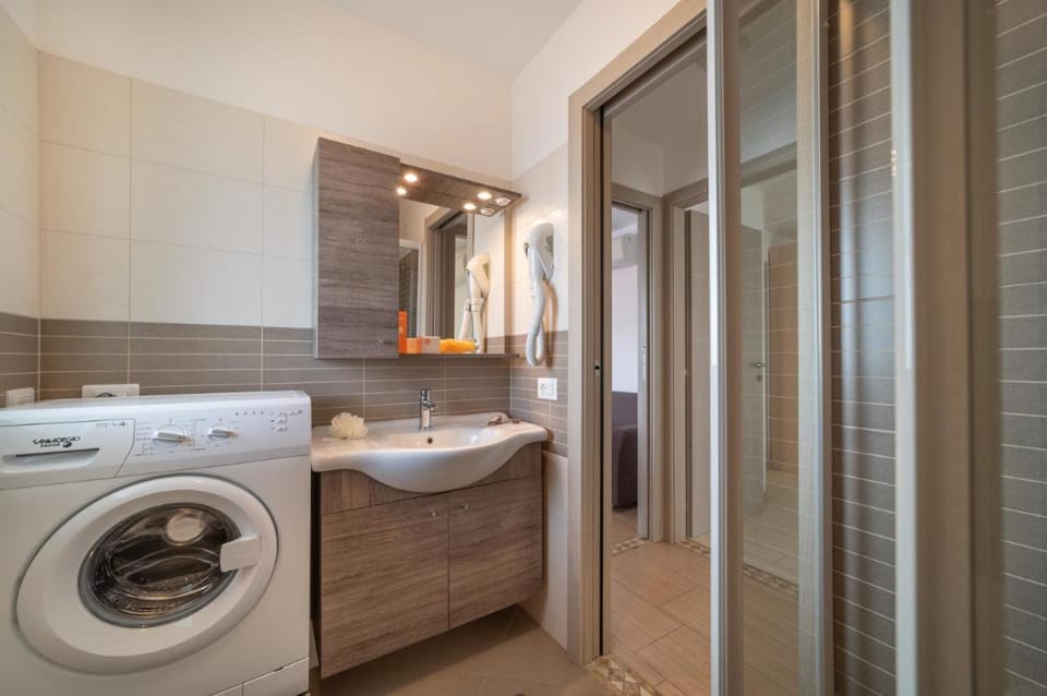 Elegant Residenza Monica Two Bedroom C6 Sleeps 6 Apartment in Lignano Sabbiadoro