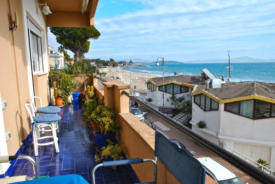 Edy sea view holiday apartment Vacation rental in Gaeta