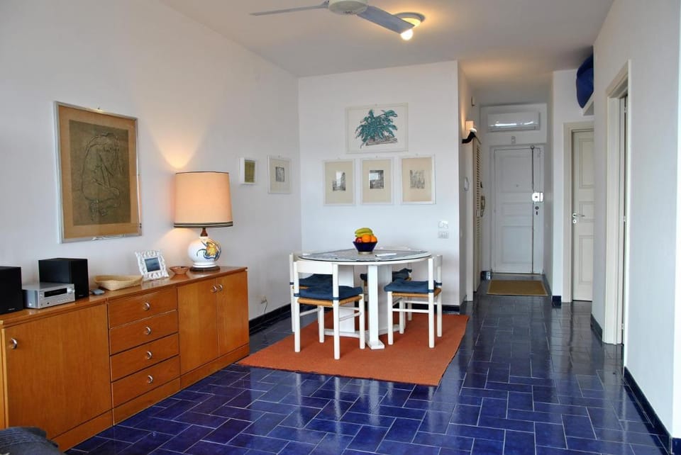 Edy sea view holiday apartment Vacation rental in Gaeta