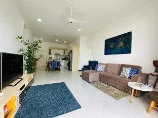 The Golden Mile Ocean View Apartment. Apartment in Dehiwala-Mount Lavinia