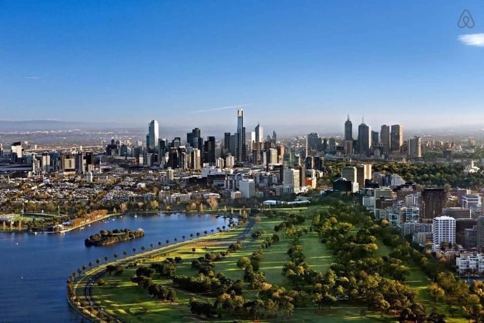 A Comfy 2BR Apt Near Crown & Southern Cross Vacation rental in Southbank