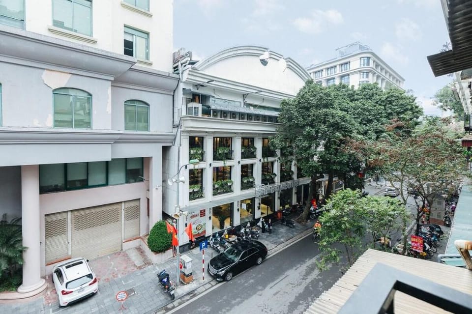 Good Price| Big Group | Very Central | Old Quarter Apartment in Hanoi