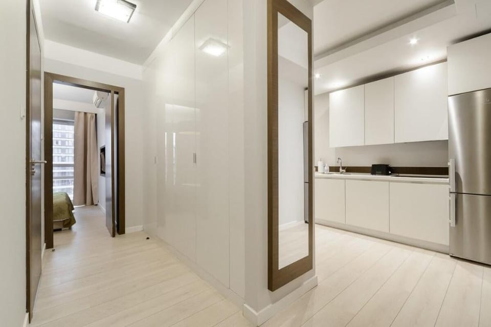 Lumina stylish apart with parking Apartment in Warsaw