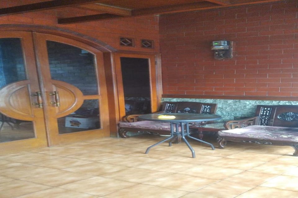 EXPRESS O 92061 Omah Oewie Syariah Hotel in Jakarta