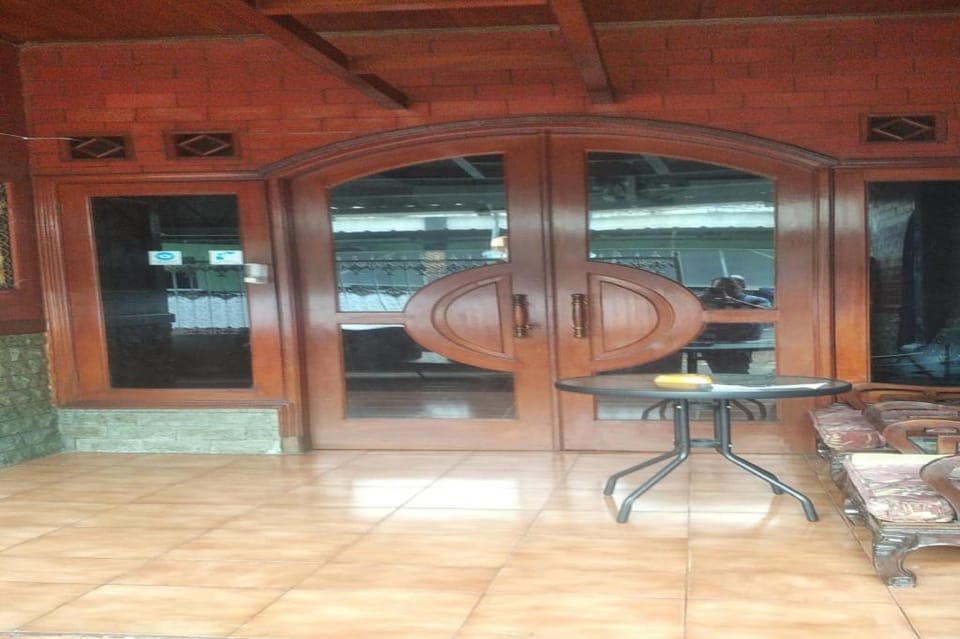 EXPRESS O 92061 Omah Oewie Syariah Hotel in Jakarta