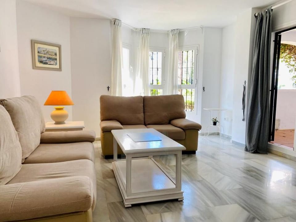 Two Bedroom, Close to the Pool - D14 Apartment in Marbella