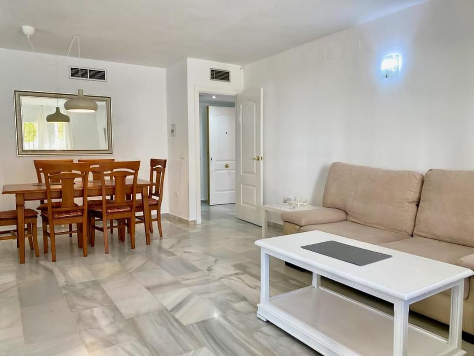 Two Bedroom, Close to the Pool - D14 Apartment in Marbella