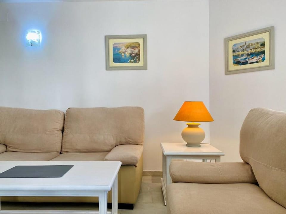 Two Bedroom, Close to the Pool - D14 Apartment in Marbella