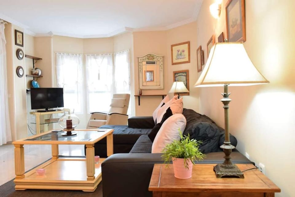 Easy Parking Poolside 2 Bedroom - E20 Apartment in Marbella