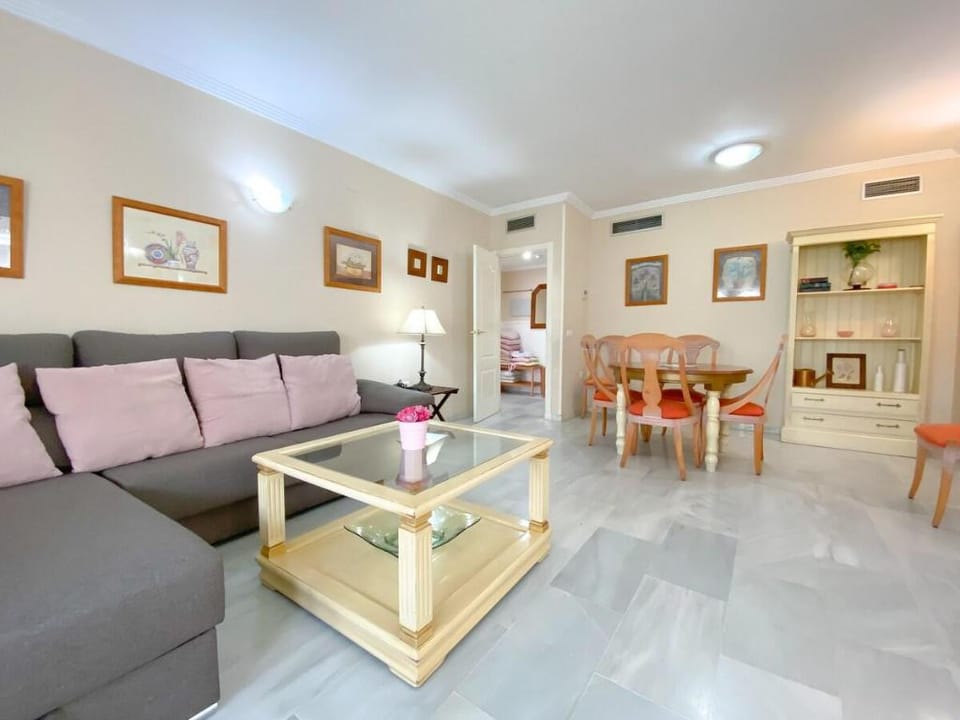 Easy Parking Poolside 2 Bedroom - E20 Apartment in Marbella