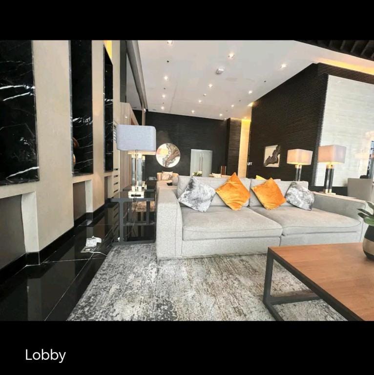 Makati Apartment Deluxe | Fast WIFI | Central Apartment in Makati