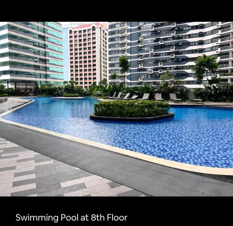 Makati Apartment Deluxe | Fast WIFI | Central Apartment in Makati
