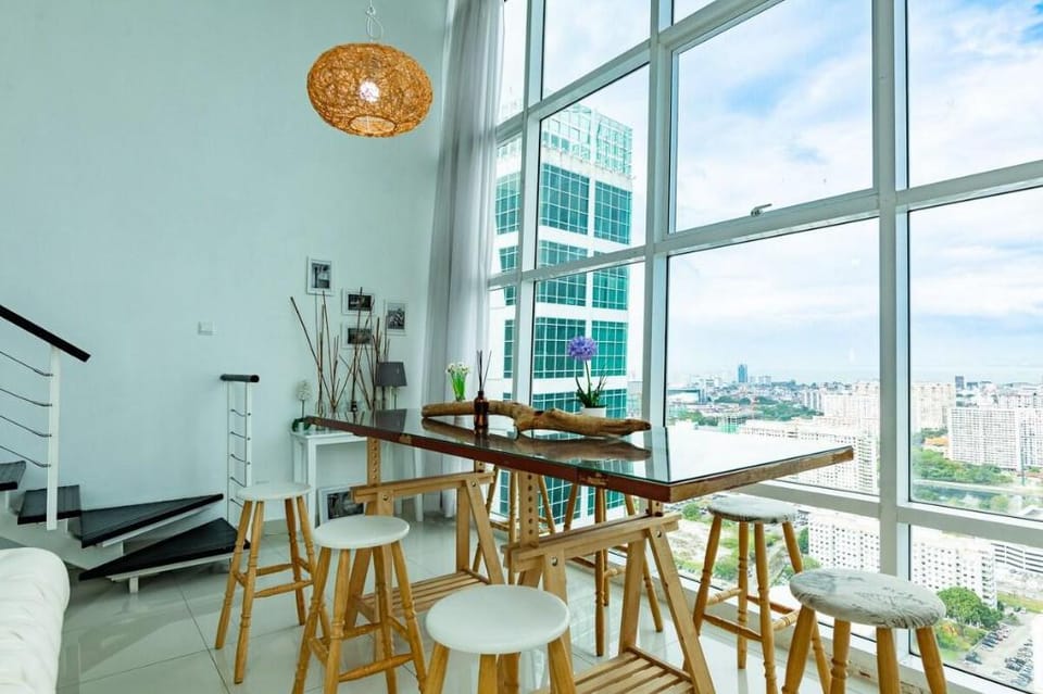 Maritime Seaview Luxury Suite 2Carpark 2-9Pax Vacation rental in George Town