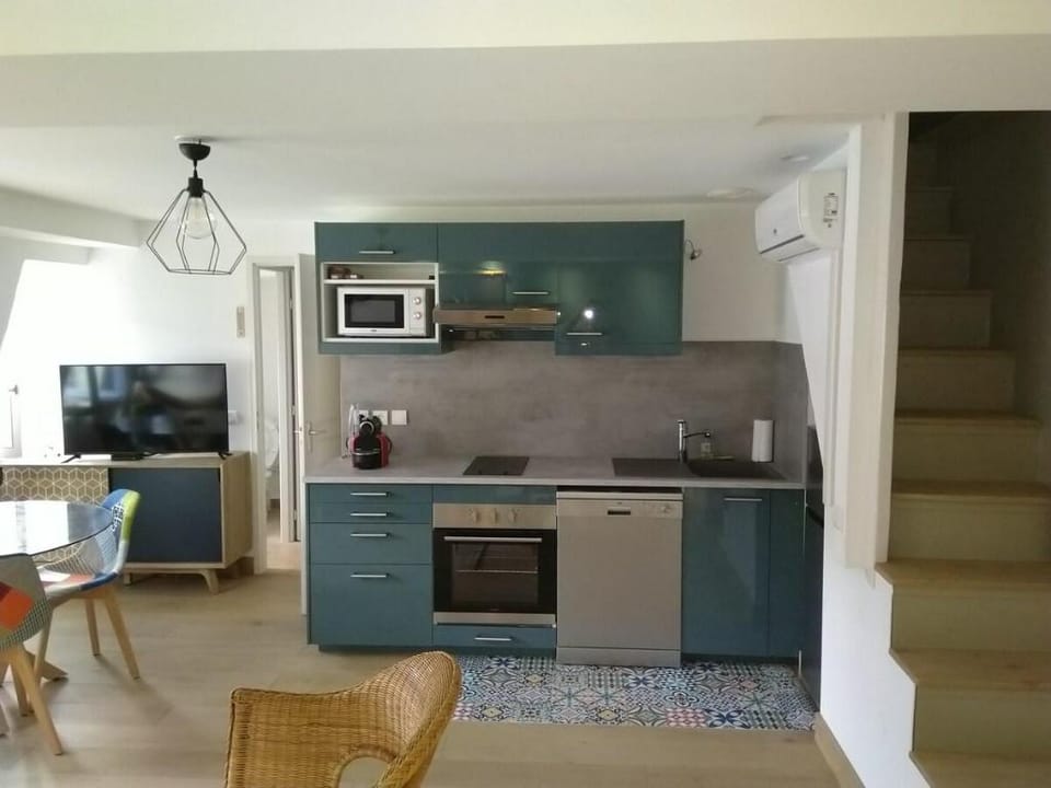 Tiny duplex air-conditioned Apartment in Lyon