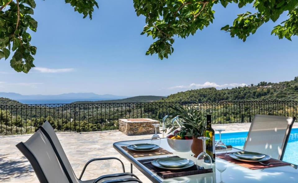 Oak Tree Cottage in Sporades Apartment in Sporades, Greece