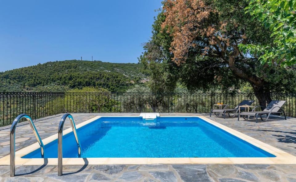 Oak Tree Cottage in Sporades Apartment in Sporades, Greece