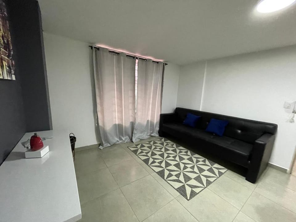 P104 Apto amablado A/C Pkn Wifi Tv Cómodo y lindo Apartment in Cali