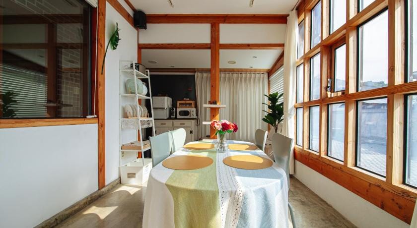 Jeonju Hanok village dokchae deoksugung Bed and Breakfast in South Korea