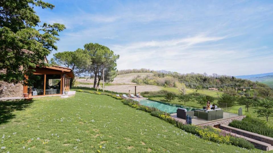 Podere Il Chiesino 8+2 Apartment in Tuscany
